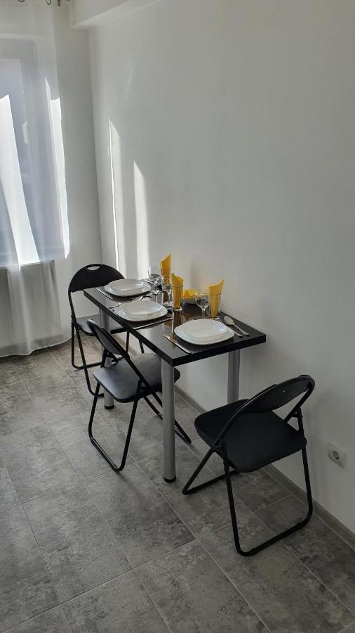 Fim Apartament Lejlighed Hunedoara Eksteriør billede